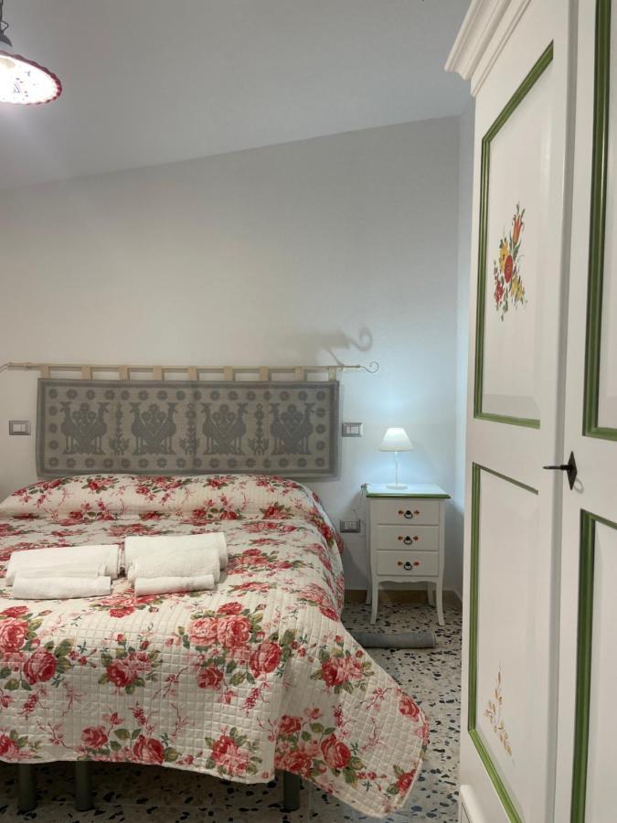 Affittacamere Il Vicoletto Aria Ona Villagrande Strisaili Exterior foto